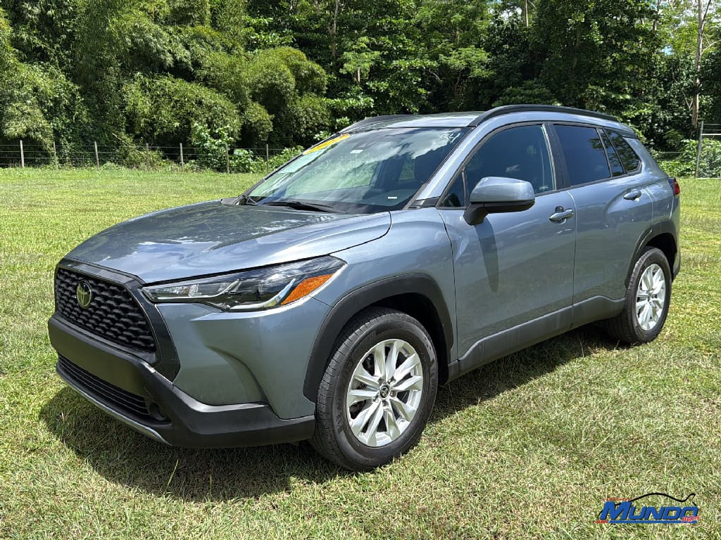 2022 Toyota Corolla Cross LE's photo