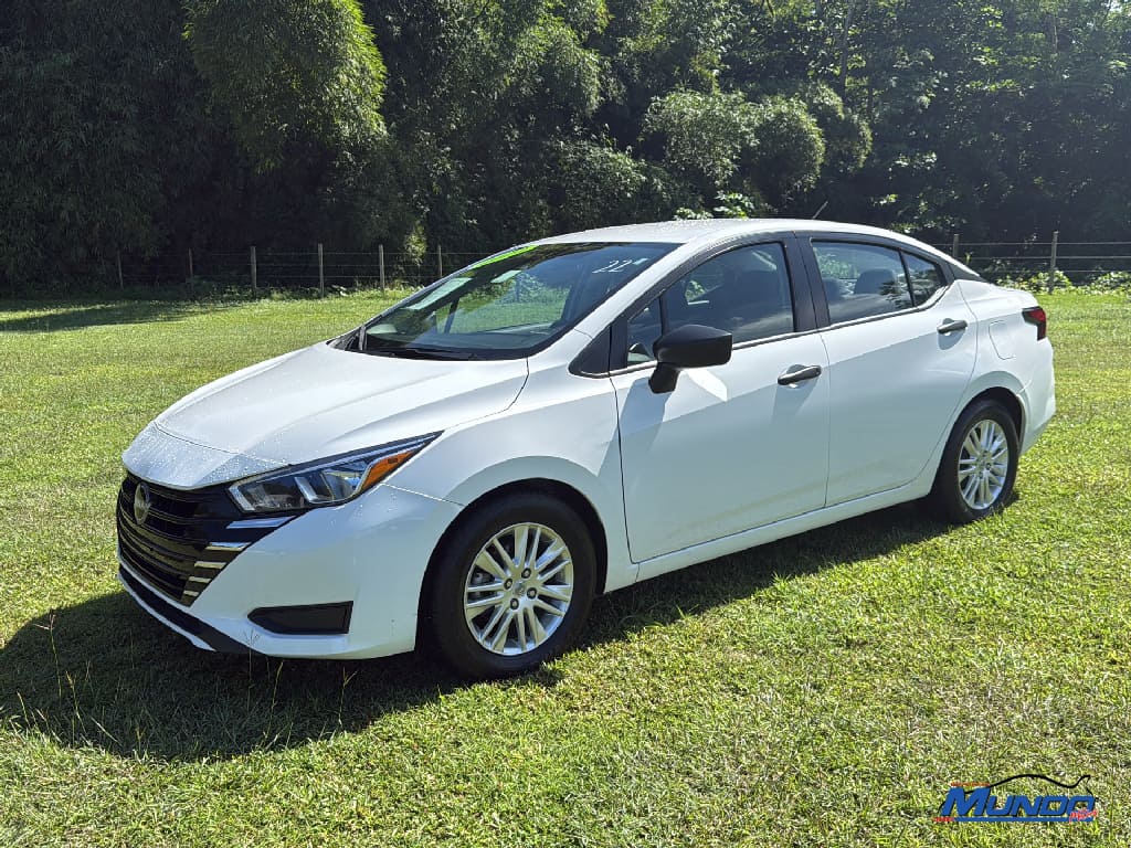 2023 Nissan Versa Sedan S's photo