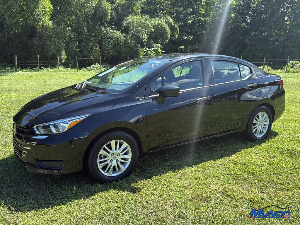 2023 Nissan Versa Sedan S's photo