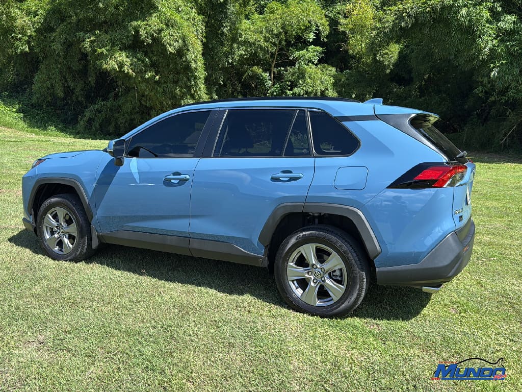 2024 Toyota RAV4 XLE's photo