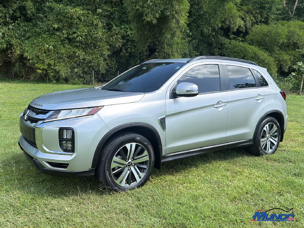 2024 Mitsubishi Outlander Sport SE's photo