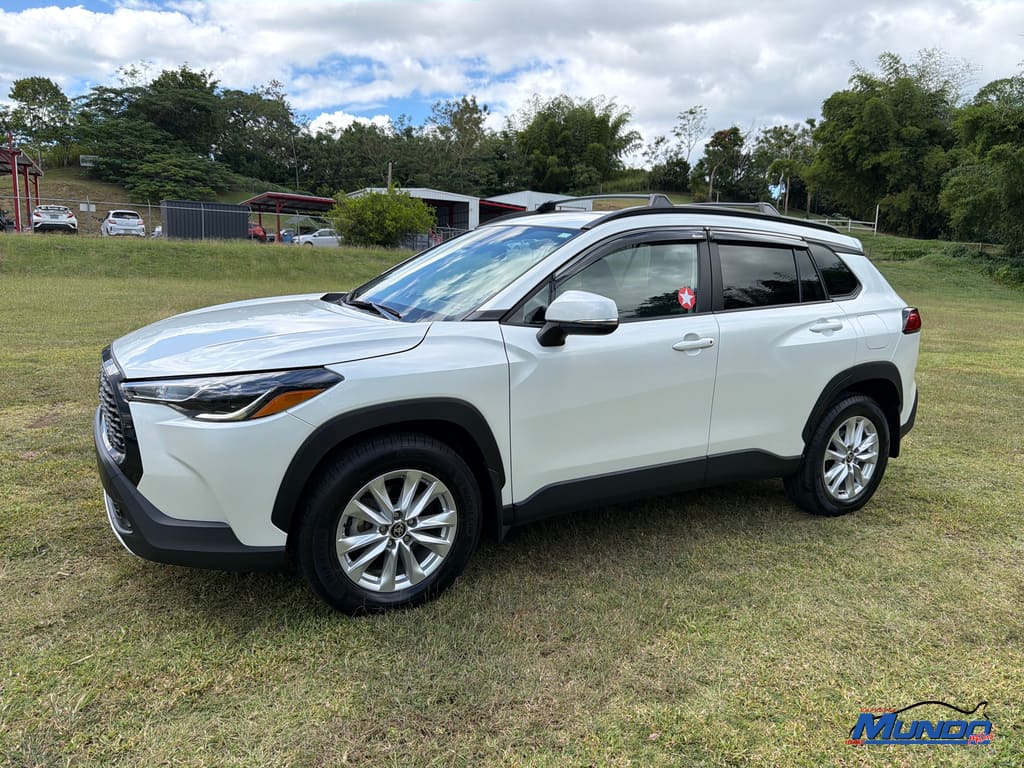 2024 Toyota Corolla Cross LE's photo