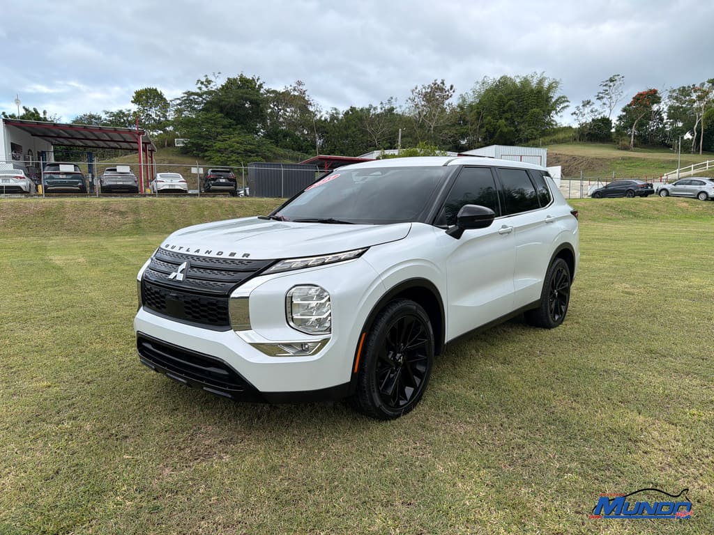 2023 Mitsubishi Outlander SE 2WD's photo