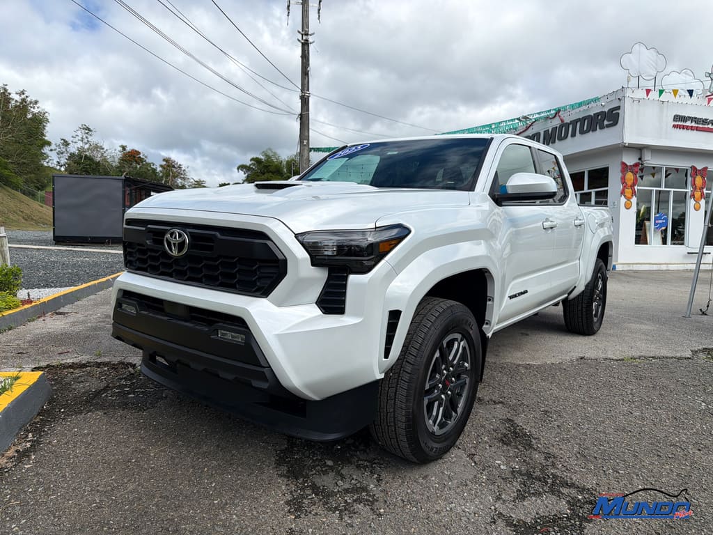 2025 Toyota Tacoma SR5's photo