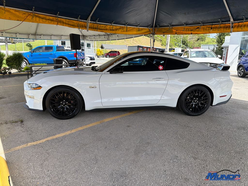 2022 Ford Mustang's photo