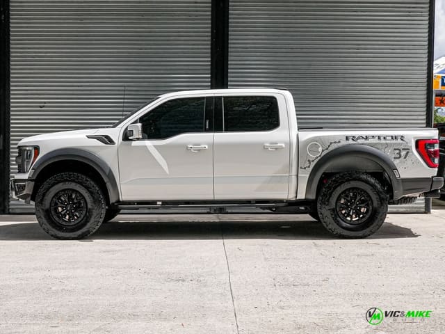 2023 Ford F-150 Raptor 37 Packag