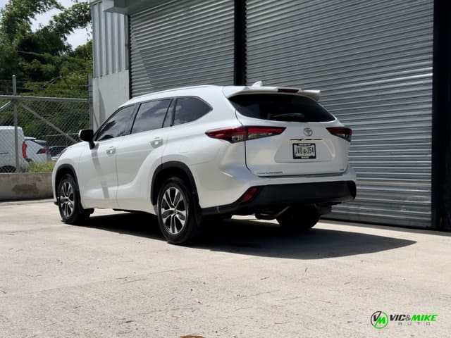2022 Toyota Highlander XLE 4dr SUV (3.5L 6cyl 8A)