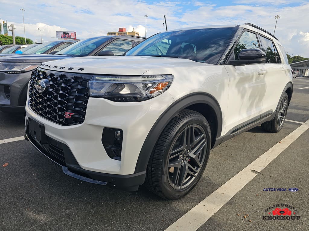 2025 Ford Explorer ST's photo