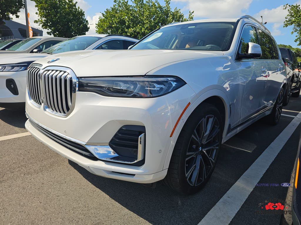 2022 BMW X7 xDrive40i's photo