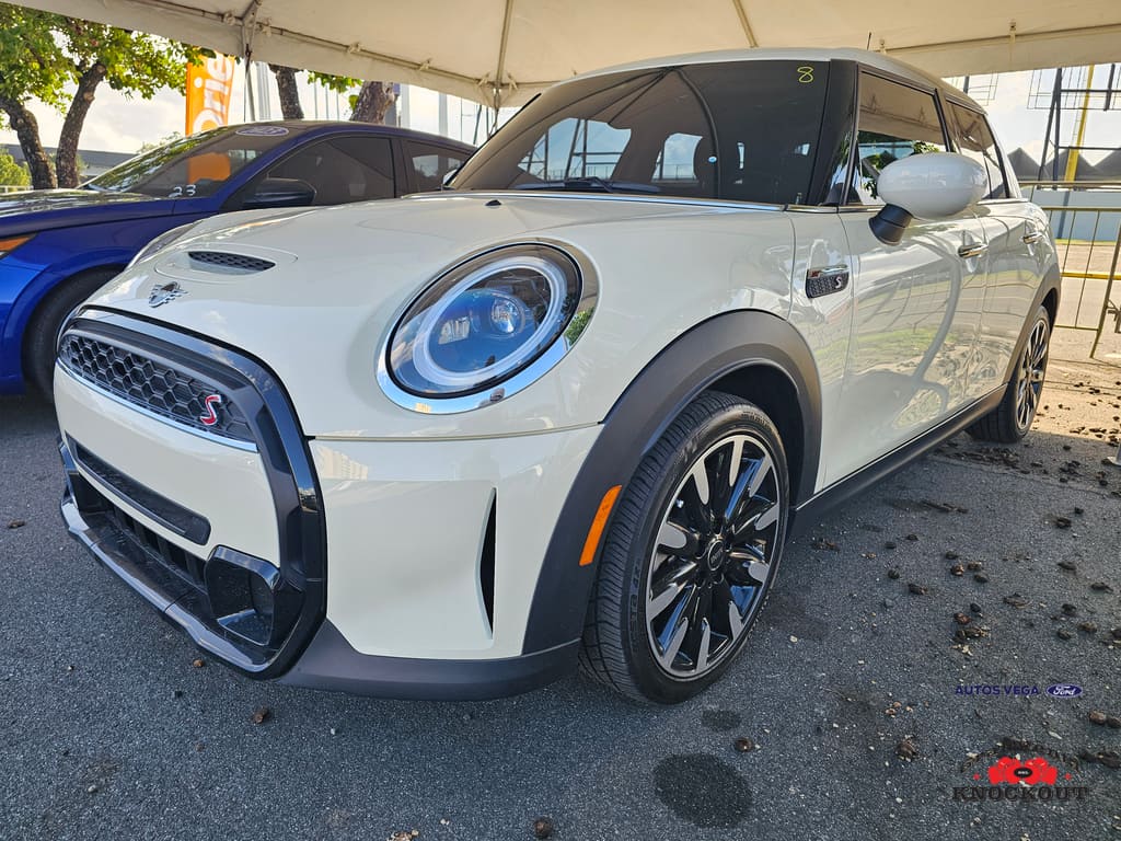 2023 MINI Hardtop Cooper S's photo