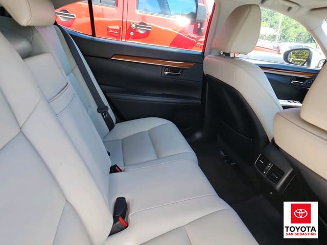 Lexus ES 300h Hybrid 2013