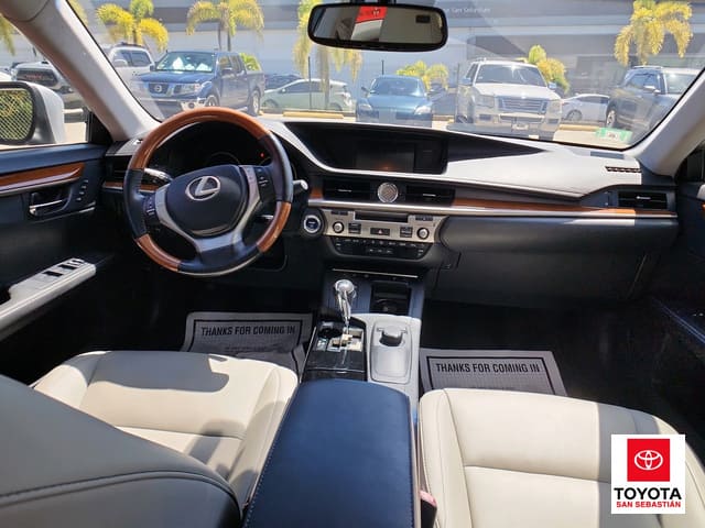 Lexus ES 300h Hybrid 2013