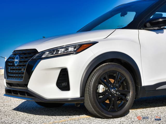 2023 Nissan Kicks SR