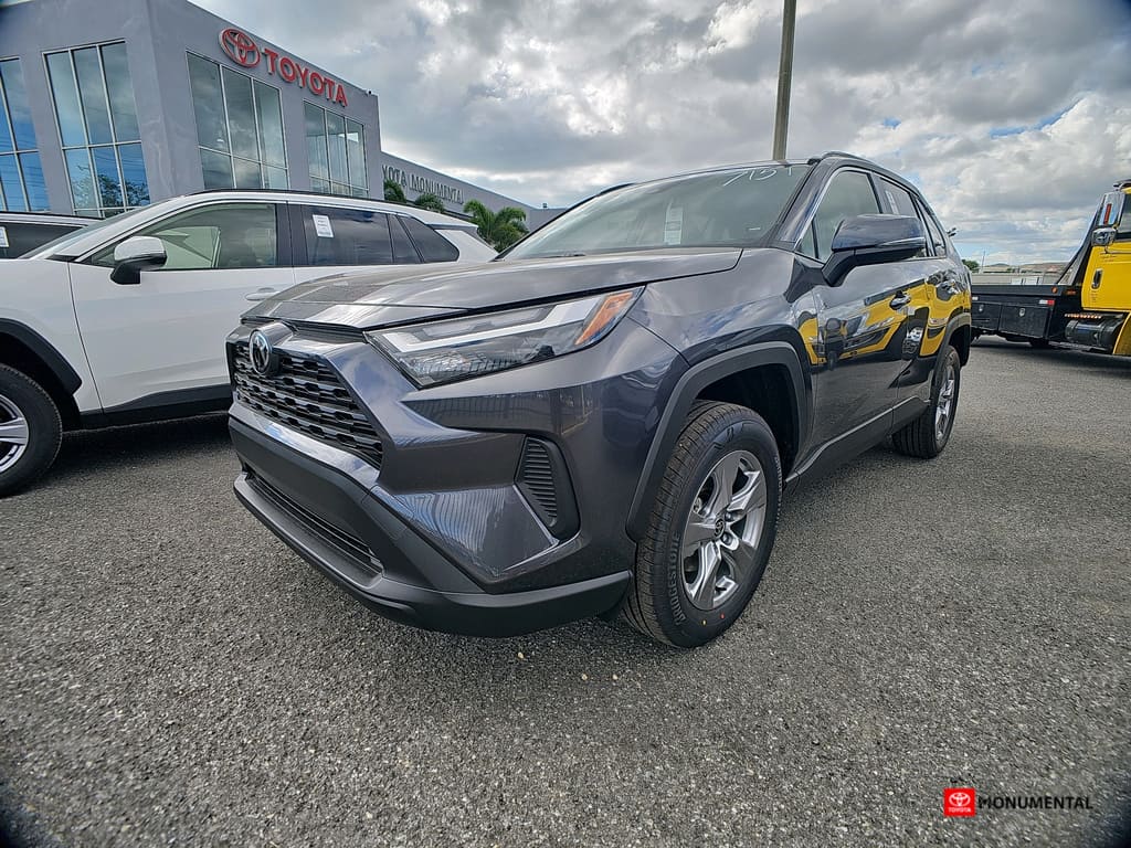 2024 Toyota RAV4 XLE FWD's photo