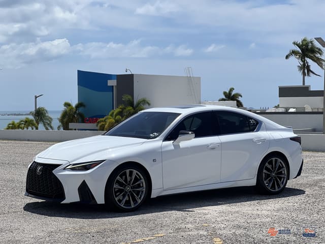 2022 Lexus IS