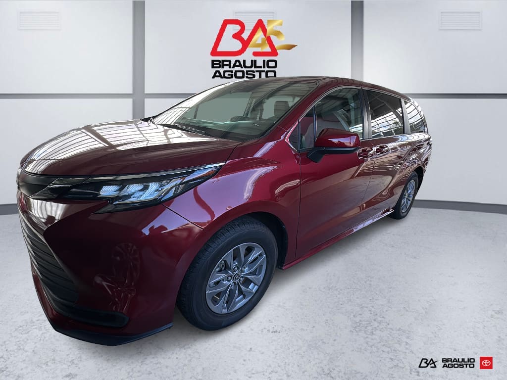 2022 Toyota Sienna LE's photo