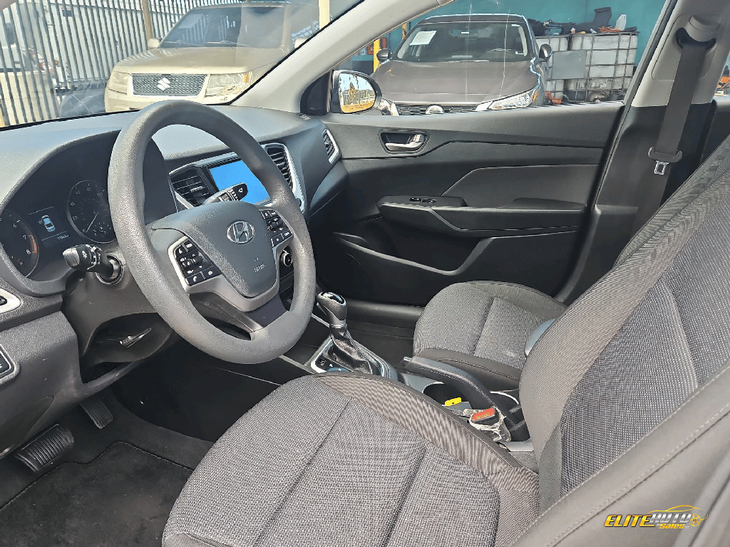 2022 Hyundai Accent - Photo 6