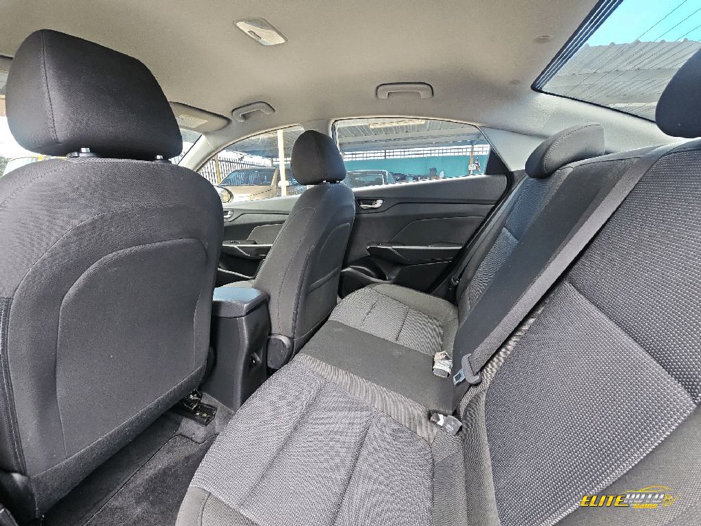 2022 Hyundai Accent - Photo 7