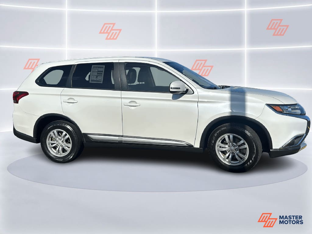2016 Mitsubishi Outlander ES FWD's photo