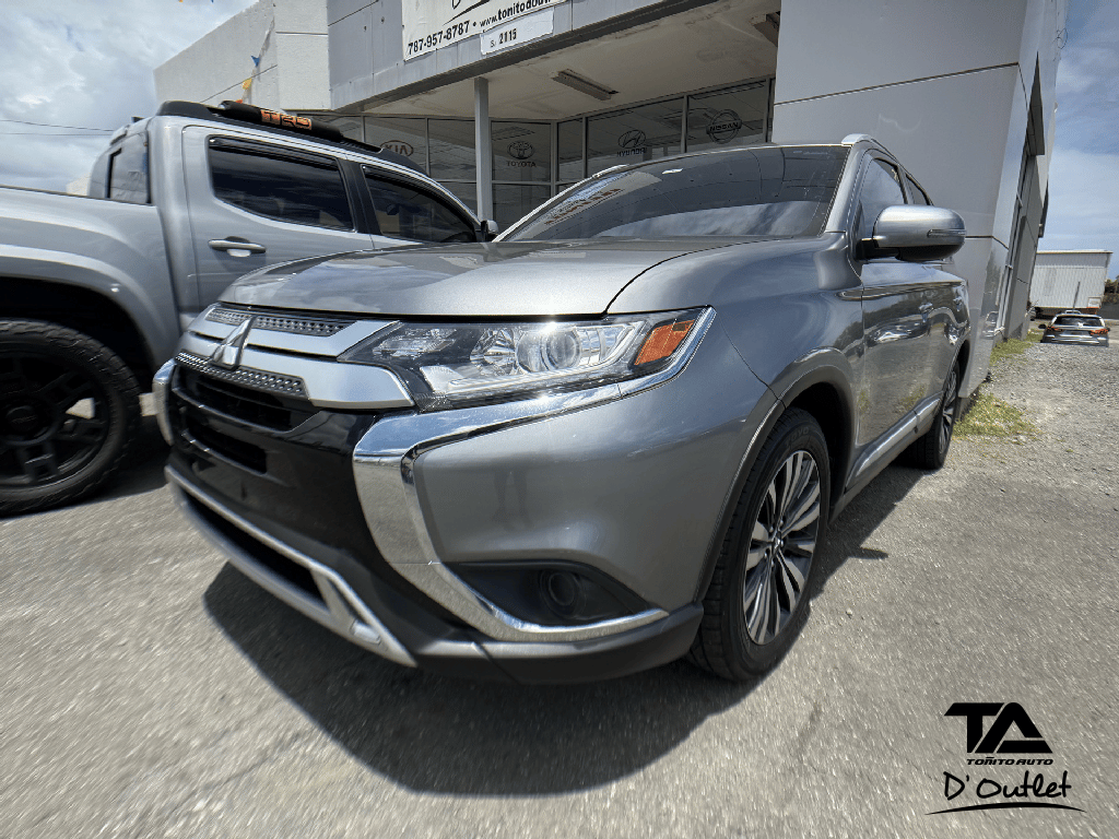 2020 Mitsubishi Outlander ES FWD's photo