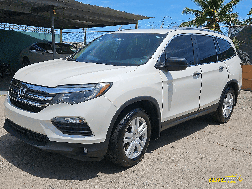 2017 Honda Pilot LX's photo
