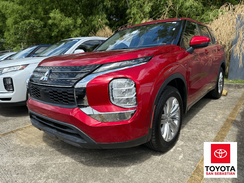 2023 Mitsubishi Outlander ES 2WD's photo