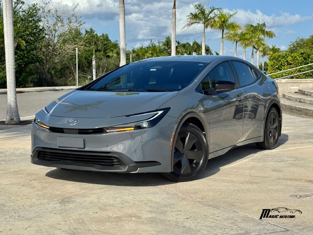 2023 Toyota Prius LE's photo