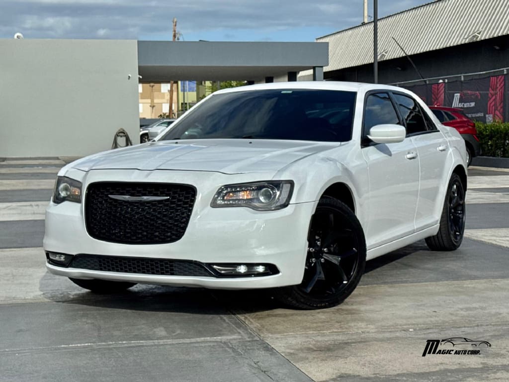 2018 Chrysler 300 S's photo