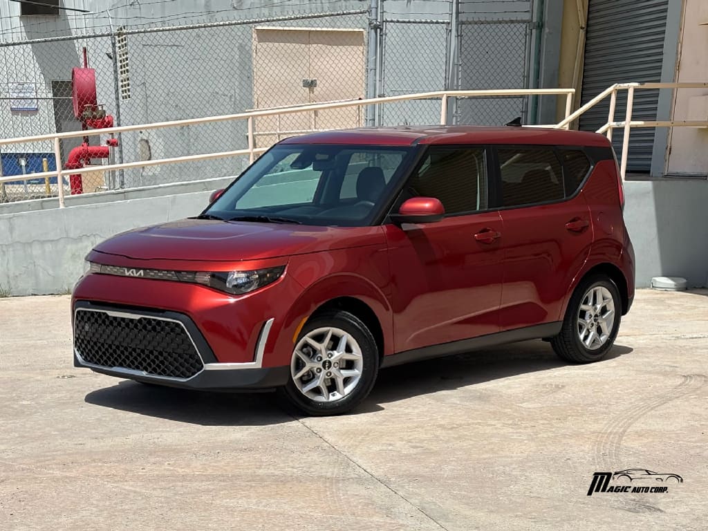2023 Kia Soul LX's photo