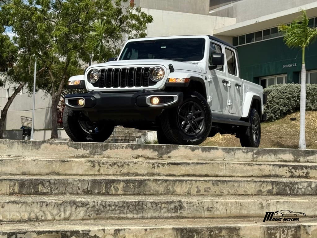 2024 Jeep Gladiator Sport S's photo
