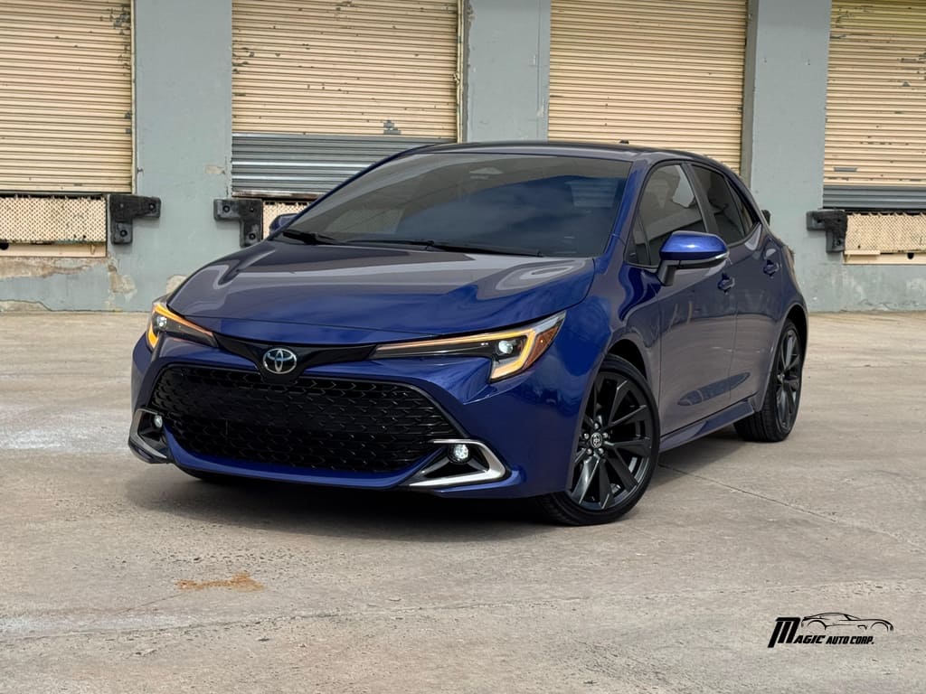 2025 Toyota Corolla Hatchback XSE's photo
