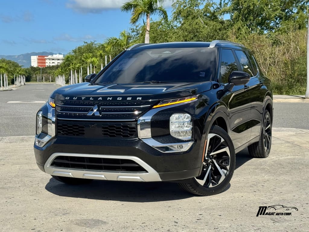 2023 Mitsubishi Outlander's photo