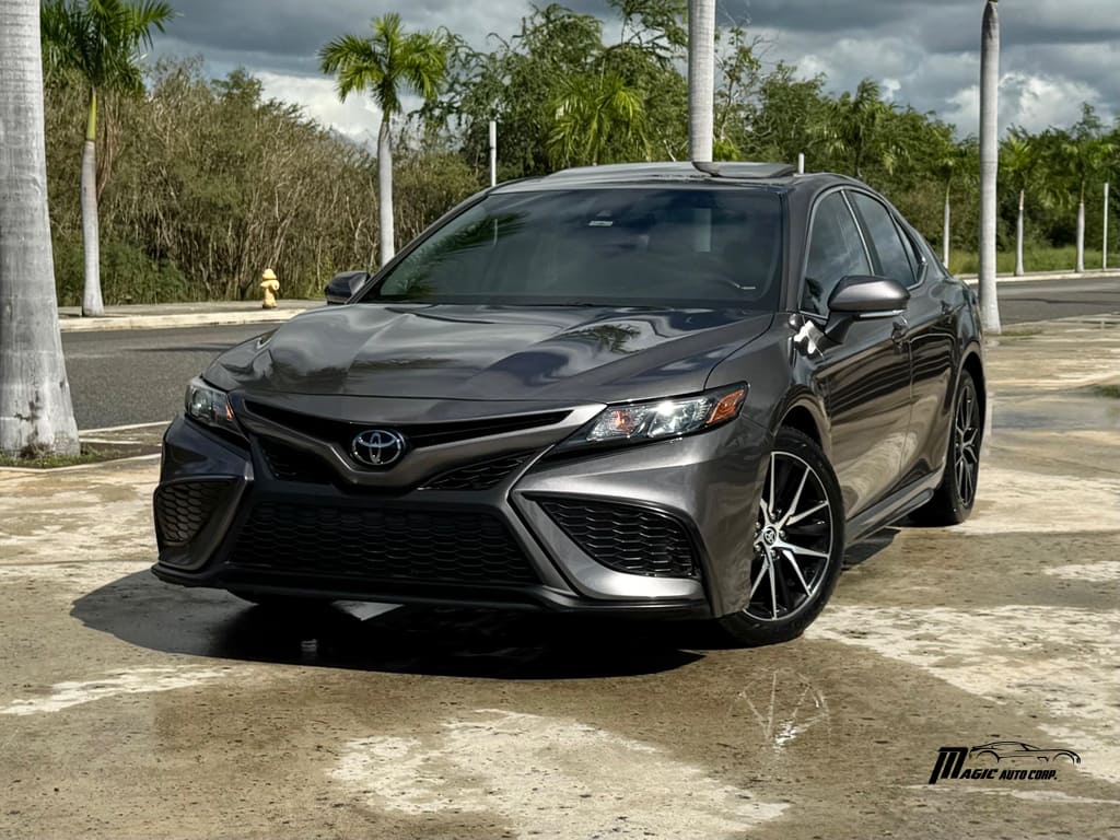 2023 Toyota Camry SE's photo