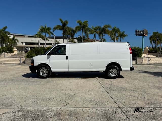 GMC Savana LS 2500 2023