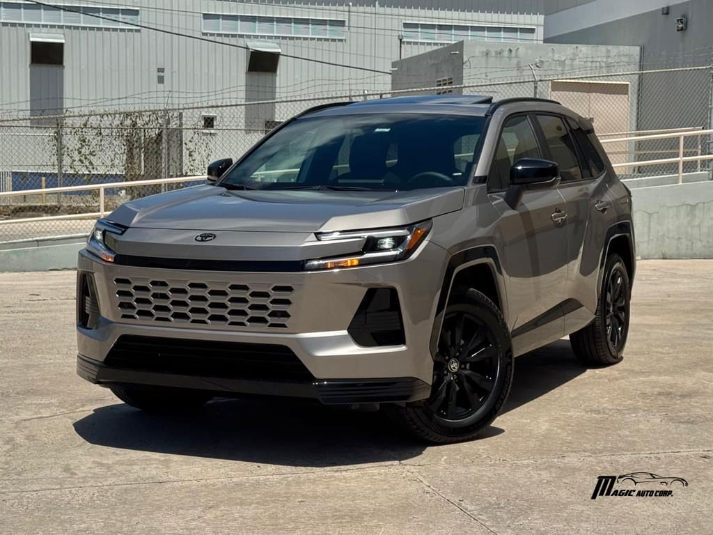 2026 Toyota RAV4 Hybrid SE FWD's photo