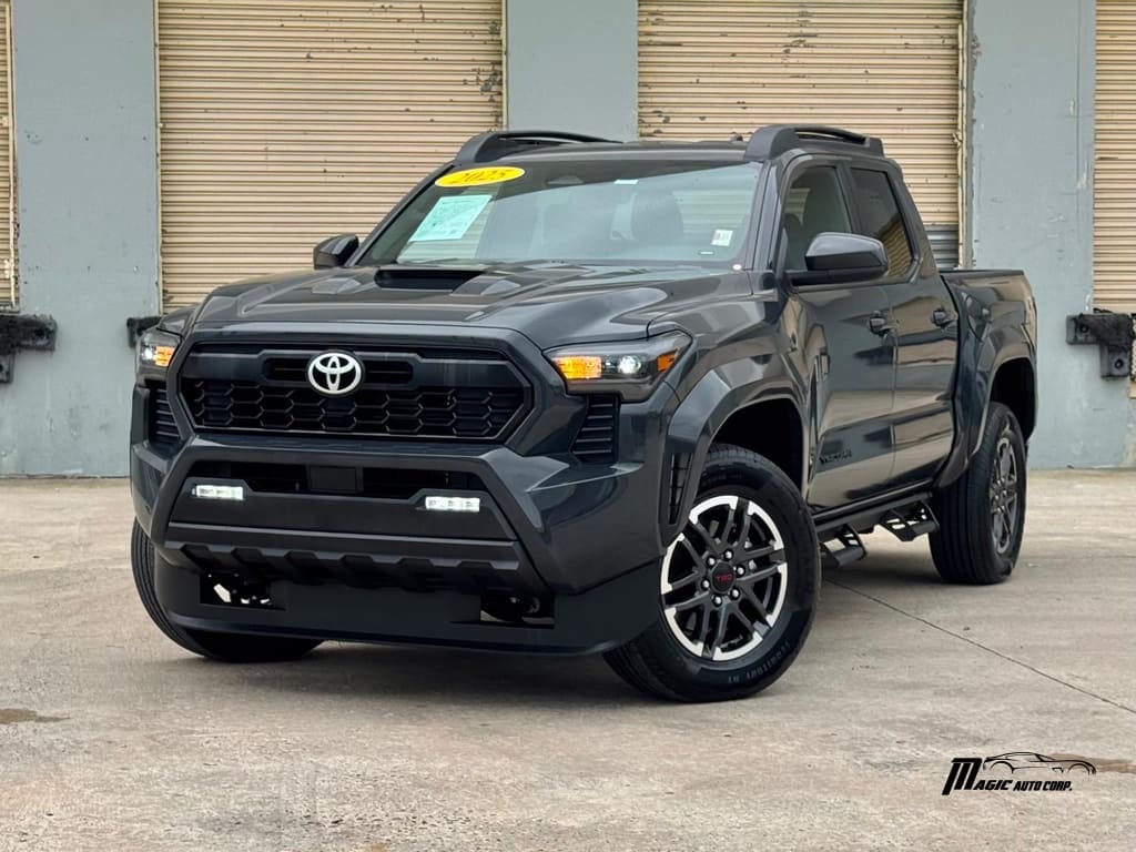 2025 Toyota Tacoma SR5 4x2 Double Cab's photo