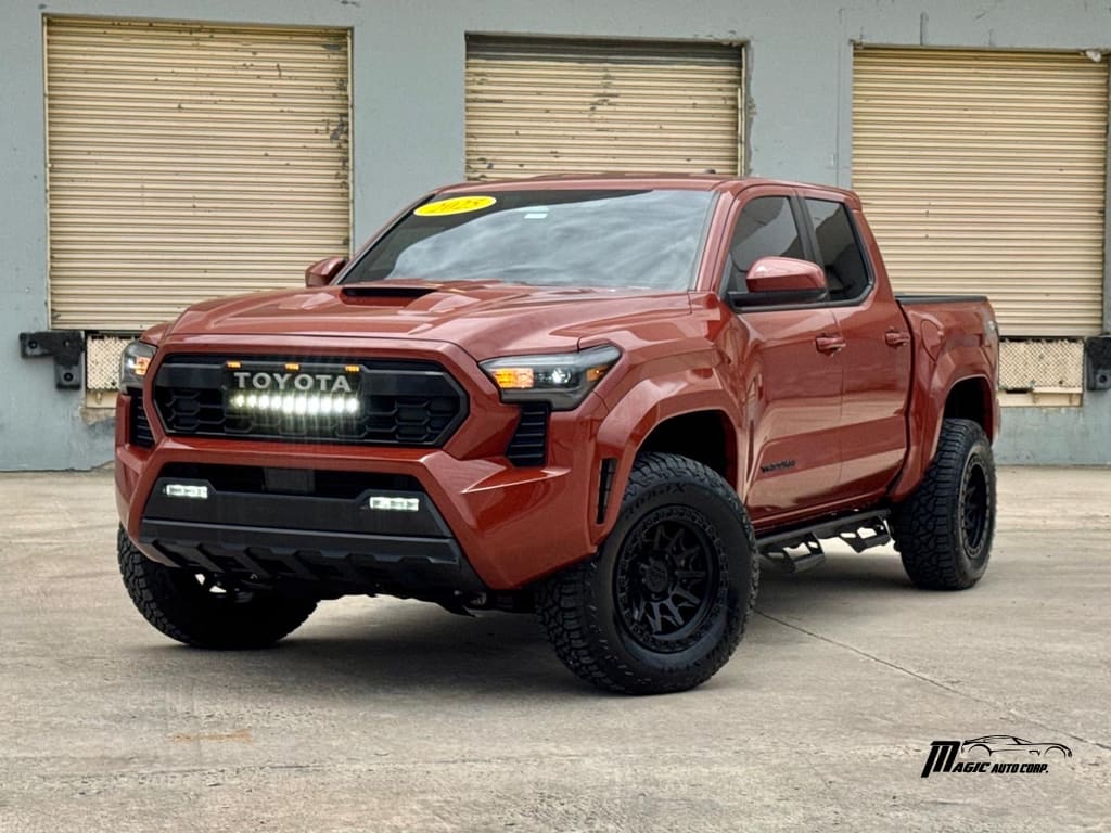 2025 Toyota Tacoma SR5 4x2 Double Cab's photo