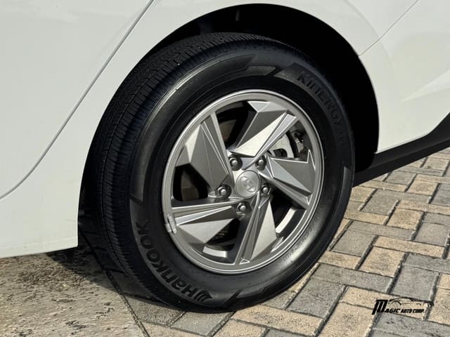 Hyundai Elantra SE 2025