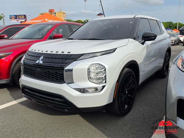 2023 Mitsubishi Outlander SE