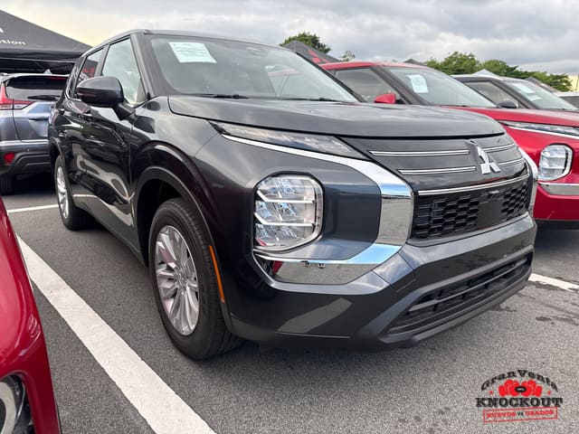 2026 Mitsubishi Outlander ES