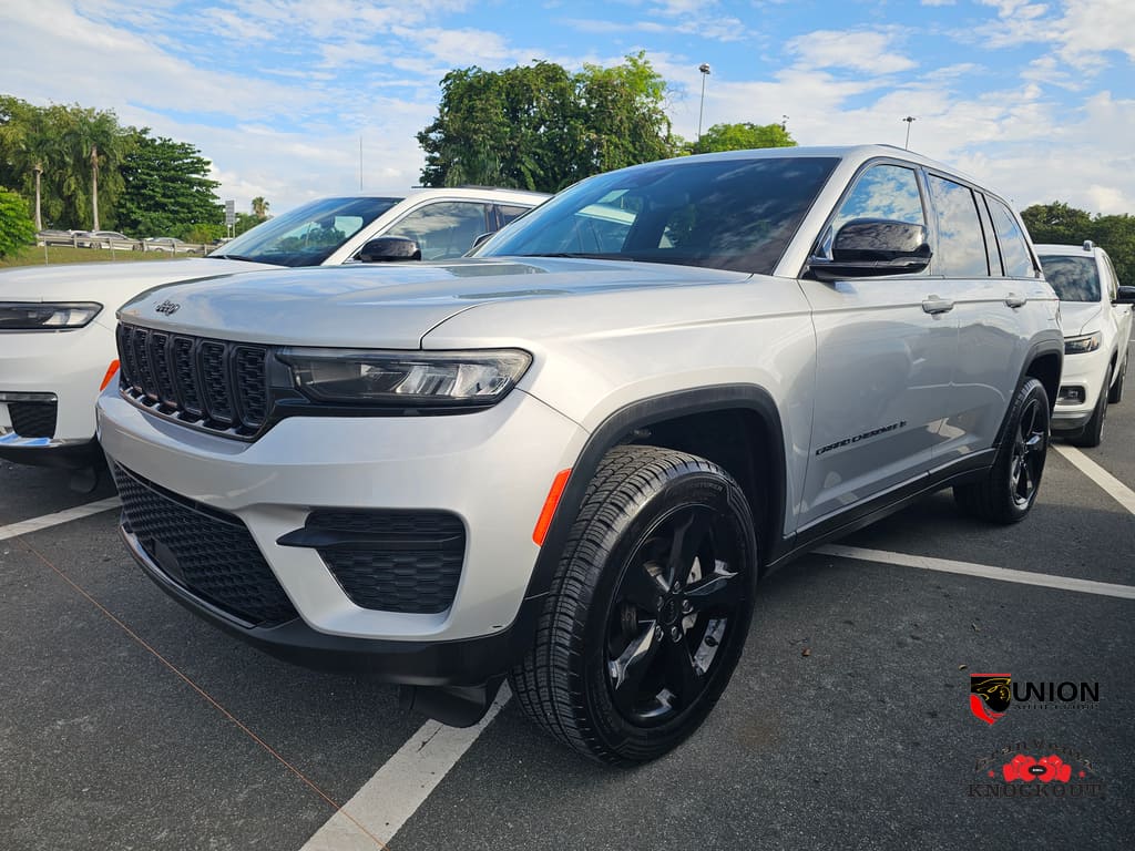 2022 Jeep Grand Cherokee Altitude's photo