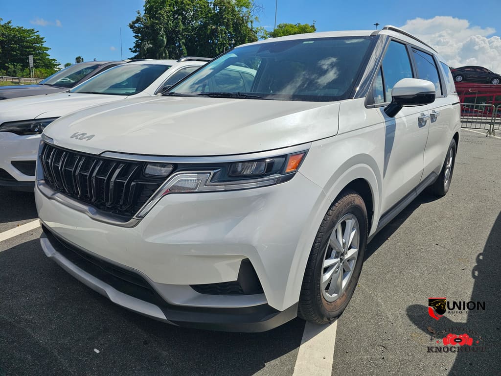 2024 Kia Sedona LX's photo