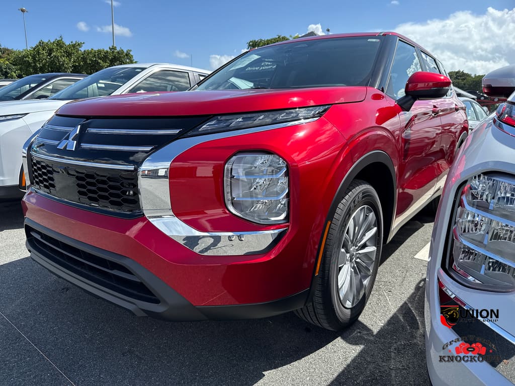 2025 Mitsubishi Outlander ES 2WD's photo