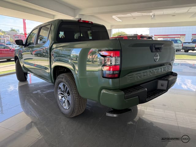 Nissan Frontier SV 4X4 2026