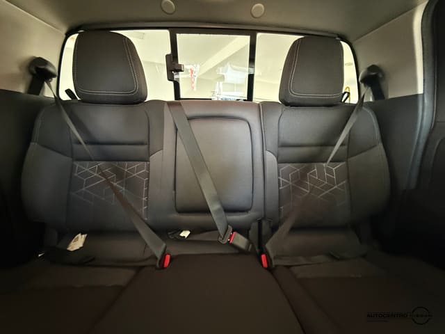Nissan Frontier SV 4X4 2026