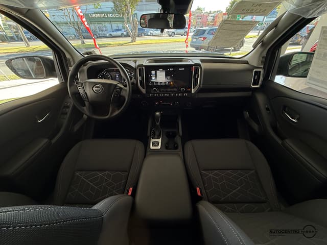 Nissan Frontier SV 4X4 2026
