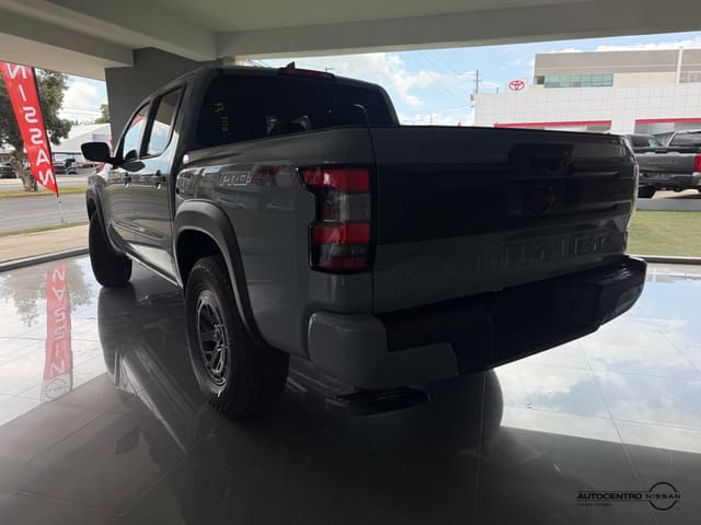 Nissan Frontier PRO 4X 4X4 2026