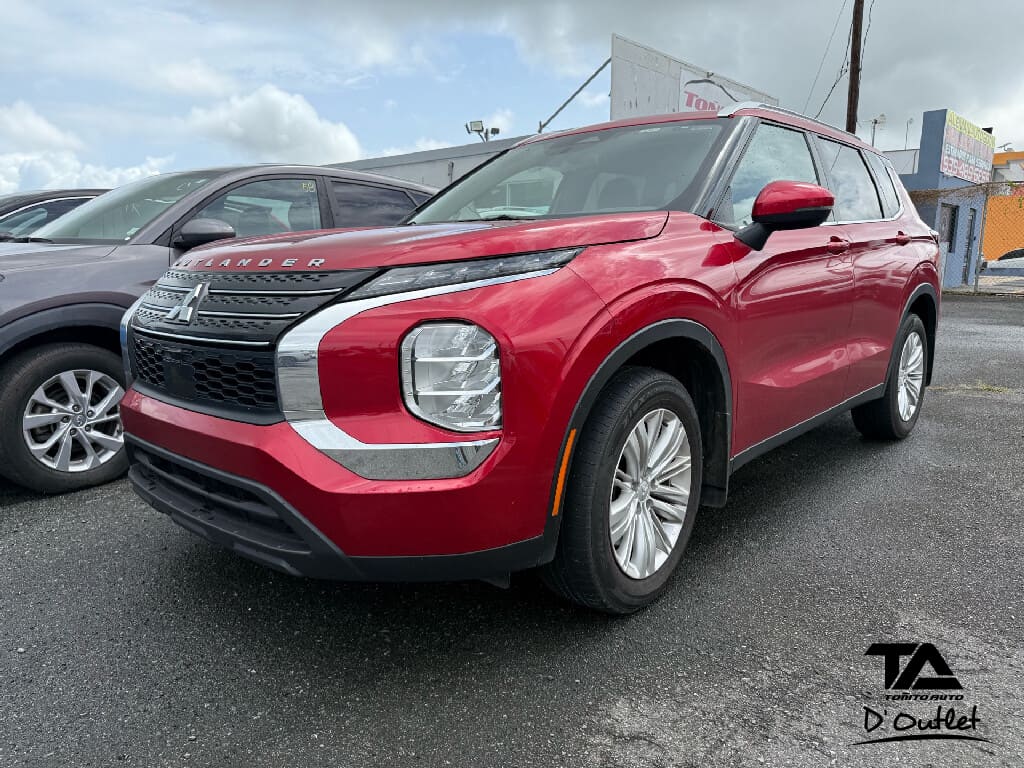 2024 Mitsubishi Outlander ES 2WD's photo