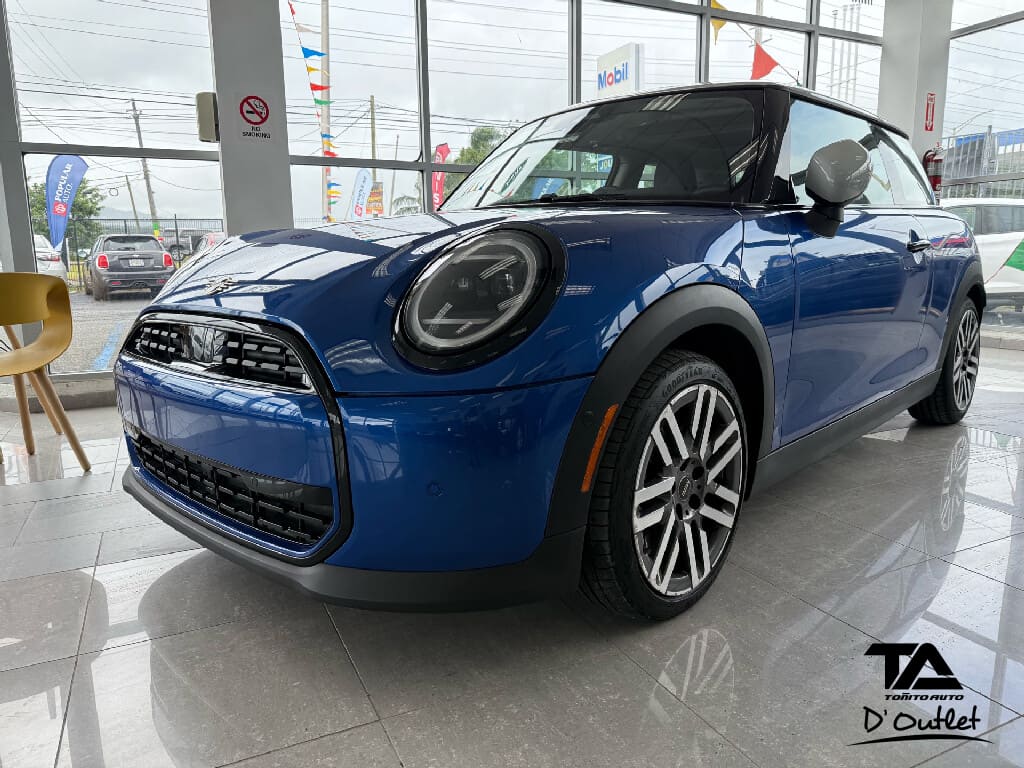 2025 MINI Hardtop 2 Door Base's photo