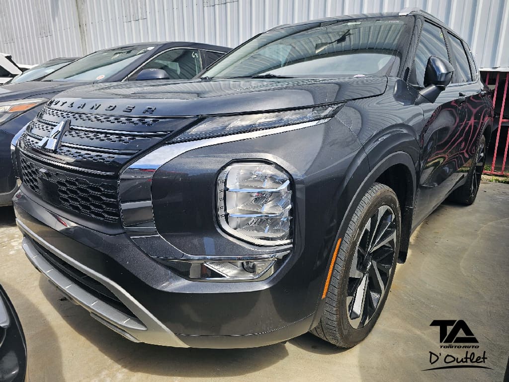 2024 Mitsubishi Outlander SE 2WD's photo